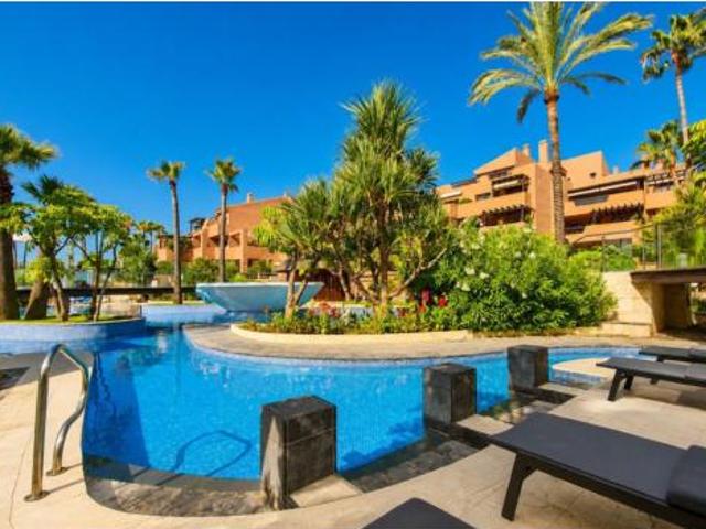 Apartamento en venta en Urbanización Puerto Estepona (Seghers), Costa del Sol Occidental