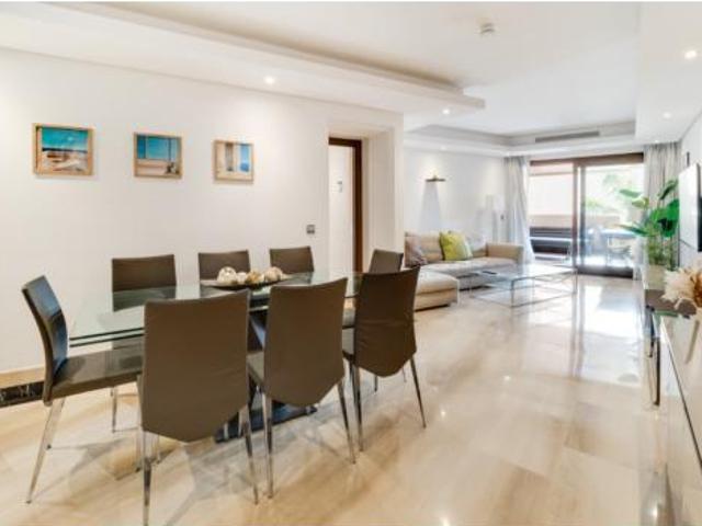 Apartamento en venta en Alcazaba Beach, Costa del Sol Occidental