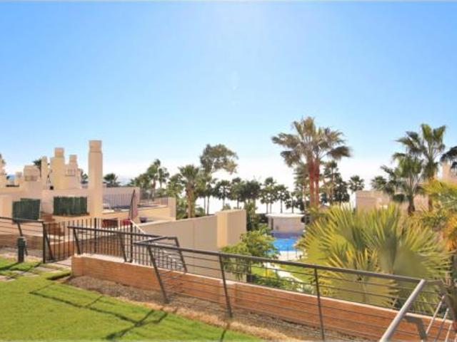 Apartamento en venta en Estepona, Garden Beach