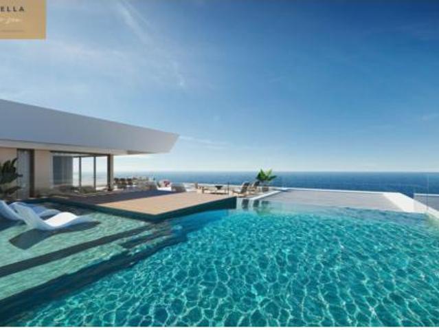 Apartamento en venta en Urbanización Altos de Guadalobon, Estepona