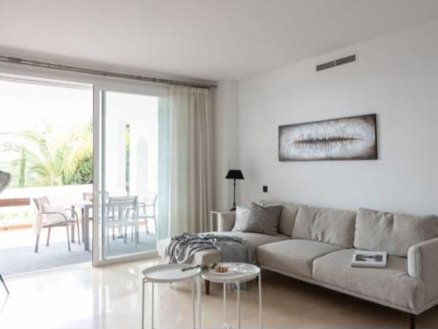 Apartamento en venta en Marbella, Nueva Andalucía