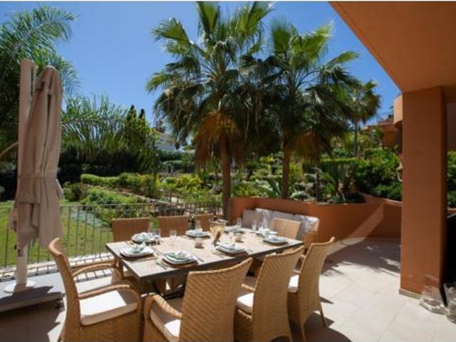 Apartamento en venta en Marbella, Nueva Andalucía