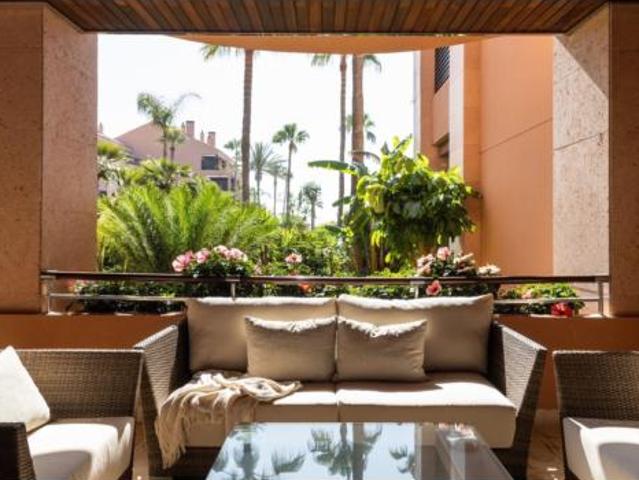 Apartamento en venta en Marbella, Nueva Andalucía
