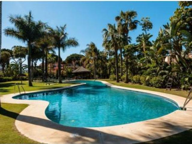 Apartamento en venta en Marbella, Nueva Andalucía