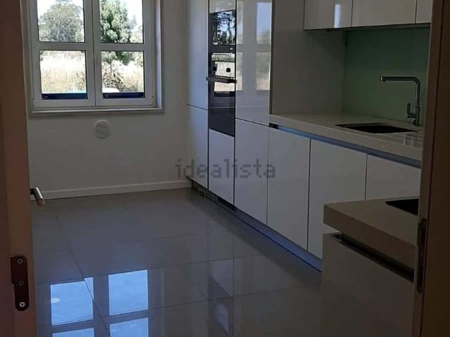 Apartamento alugar em Urbanização Casas do Lago, Amadora