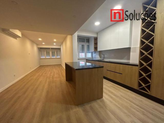 Apartamento venda em Santiago Dos Velhos, Lisboa