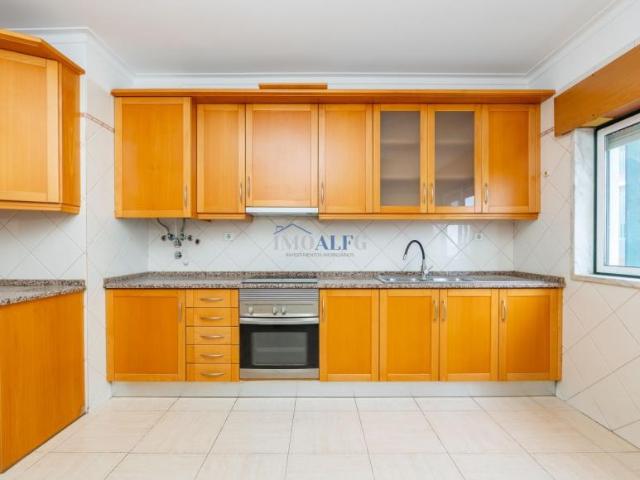 Apartamento alugar em Pirescoxe, Santiago Dos Velhos