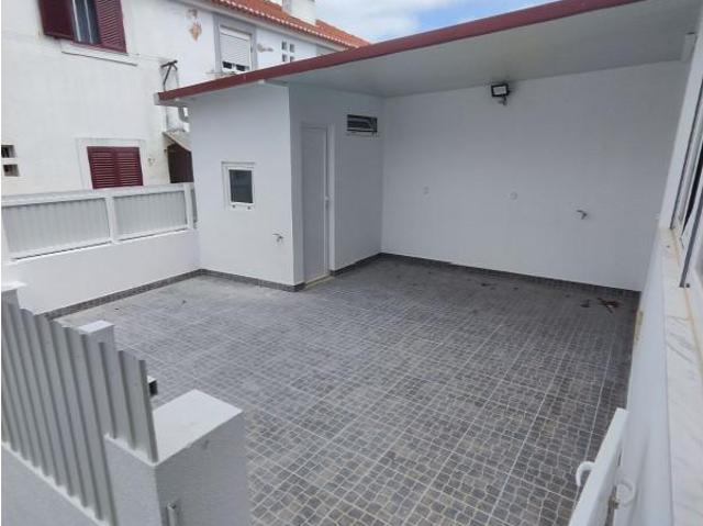Apartamento alugar em Bairro Doutor Mário Madeira, Odivelas
