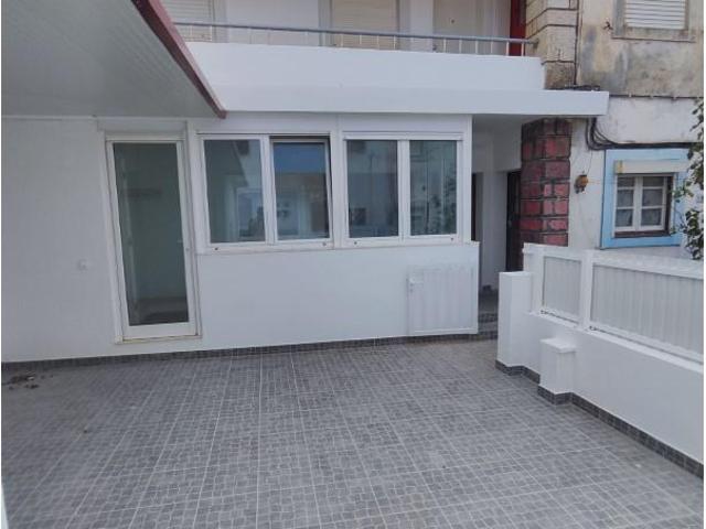 Apartamento alugar em Bairro Doutor Mário Madeira, Odivelas