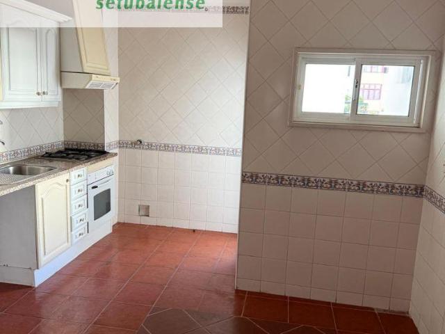 Apartamento alugar em Afonso Costa, Setúbal