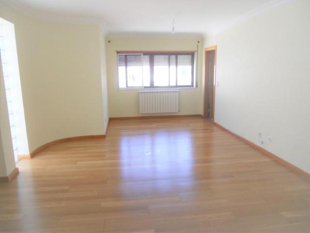 Apartamento alugar em Mem Martins, Sintra