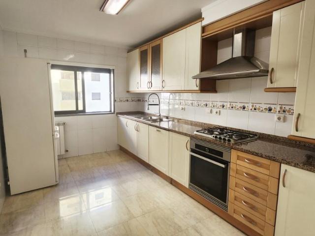 Apartamento alugar em Casal do Chapim, Odivelas