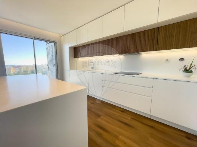 Apartamento alugar em Bairro 18 de Maio, Oeiras