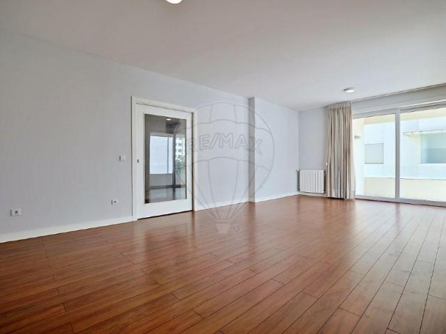 Apartamento alugar em Porto, Lordelo Do Ouro