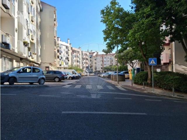 Apartamento alugar em Amadora, Urbanização da Atalaia