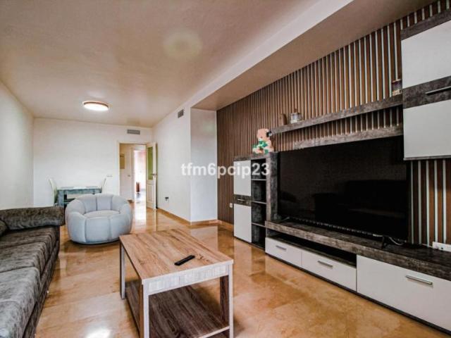 Apartamento en alquiler en Castillo de la Duquesa, Costa del Sol Occidental