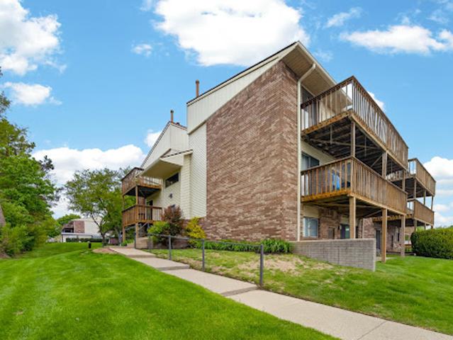 Apartment for sale in Walled Lake, Michigan