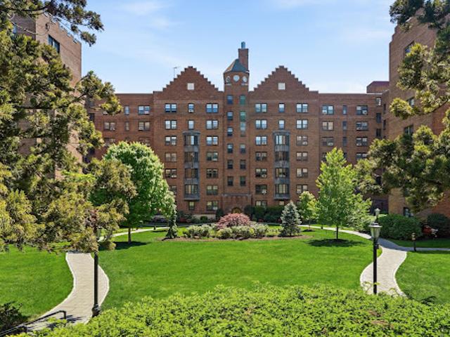 Apartment for sale in Scarsdale, New York