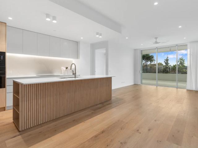 Apartment for rent in Biggera Waters, Gold Coast City