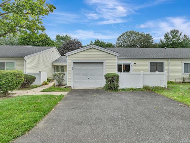 Apartment for sale in Smithtown, New York