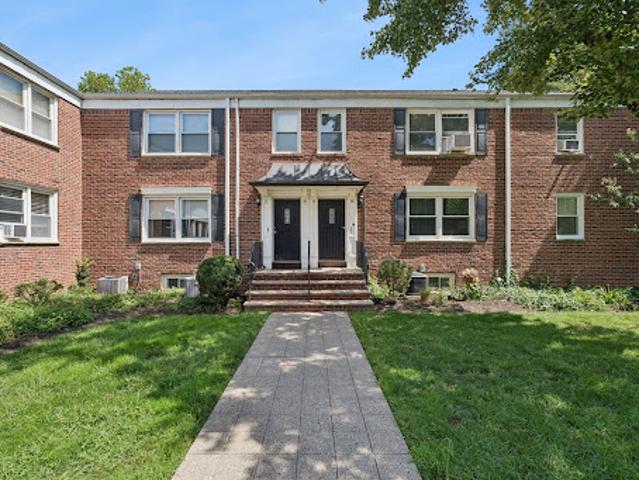Apartment for sale in Summit, New Jersey