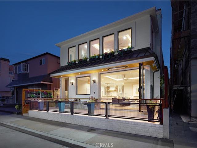 Apartment for sale in Corona Del Mar, California