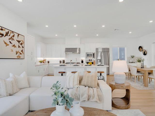 Apartment for sale in Irvine, California