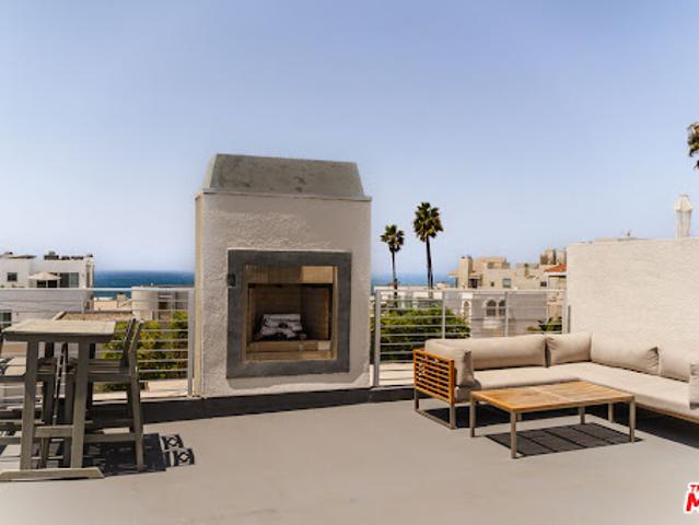 Apartment for sale in Canoga Park, California