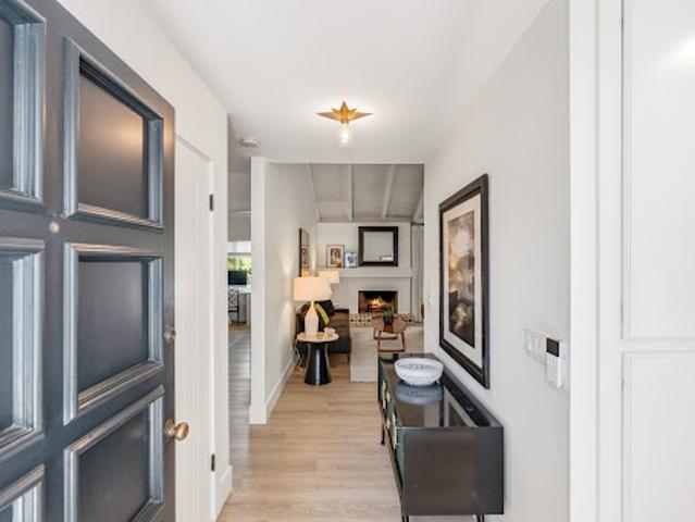 Apartment for sale in Corona Del Mar, California
