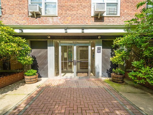 Apartment for sale in Queens, Arverne