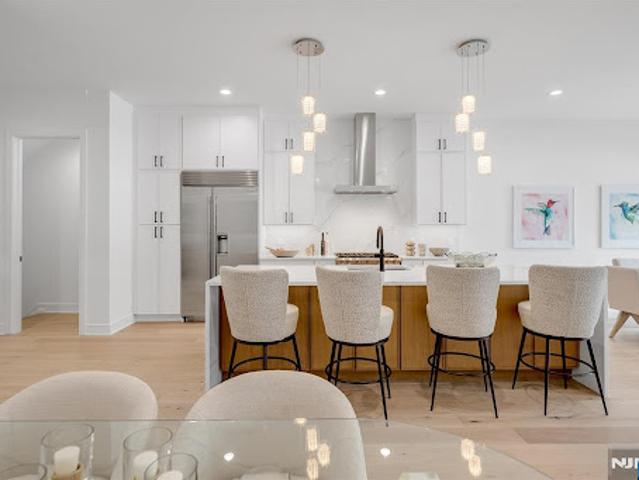Apartment for sale in Paramus, New Jersey