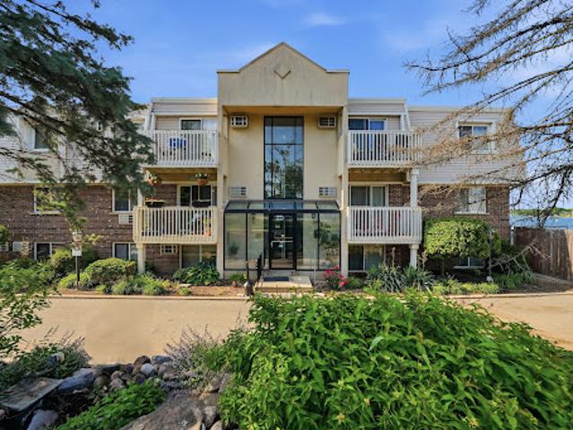 Apartment for sale in Wauconda, Illinois
