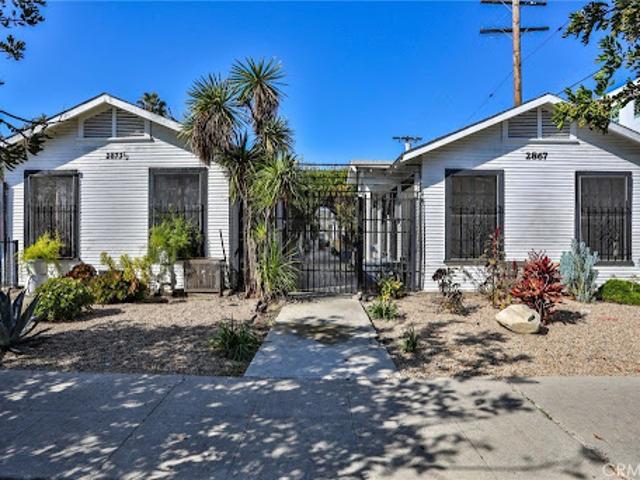Apartment for sale in Canoga Park, California