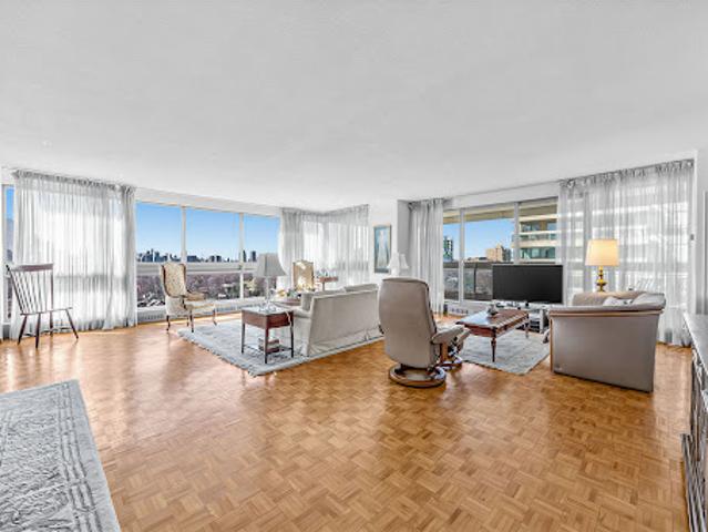 Apartment for sale in Woburn, Ontario