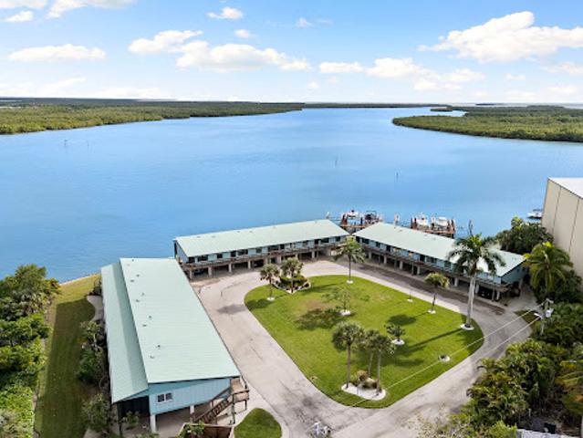 Apartment for sale in Goodland, Florida