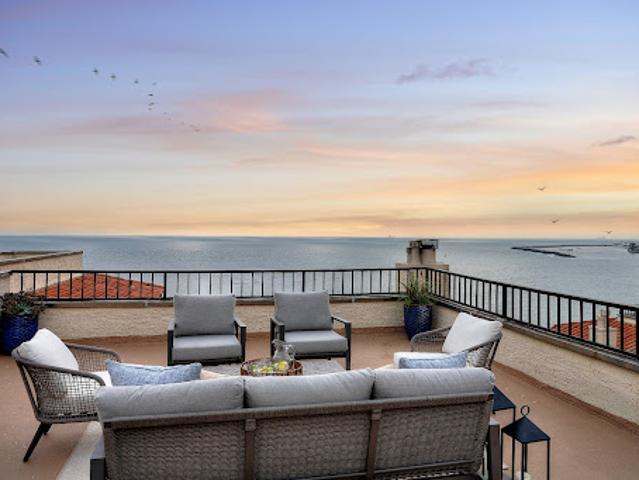 Apartment for sale in Redondo Beach Apartment for sale in Redondo Beach