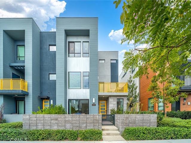Apartment for sale in Tustin, California