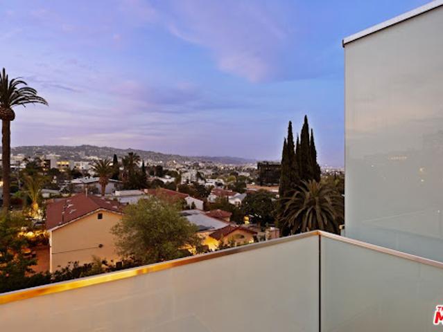 Apartment for sale in Canoga Park, California