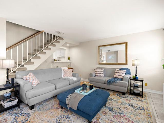 Apartment for sale in Reseda, California