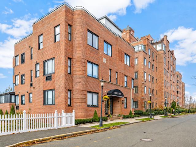 Apartment for sale in Greenwich, Western Connecticut Planning Region