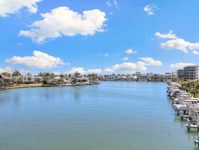 Apartment for sale in Naples, Florida