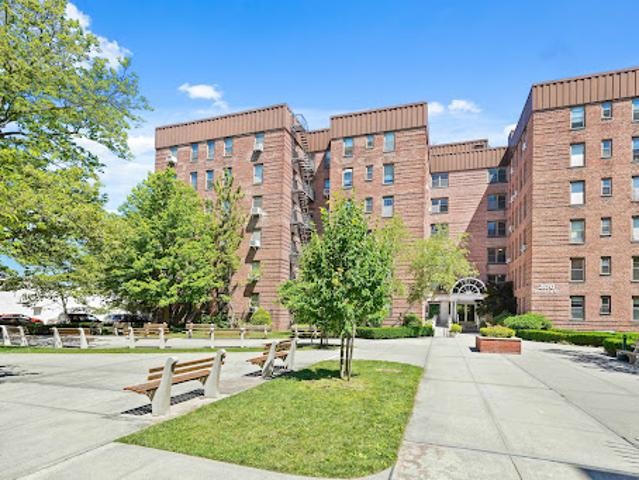Apartment for sale in Arverne, New York