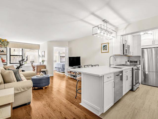 Apartment for sale in Arverne, New York
