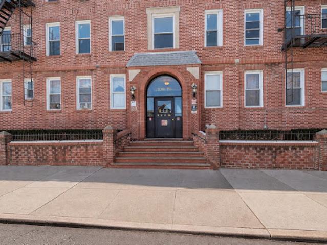 Apartment for sale in Queens, Arverne