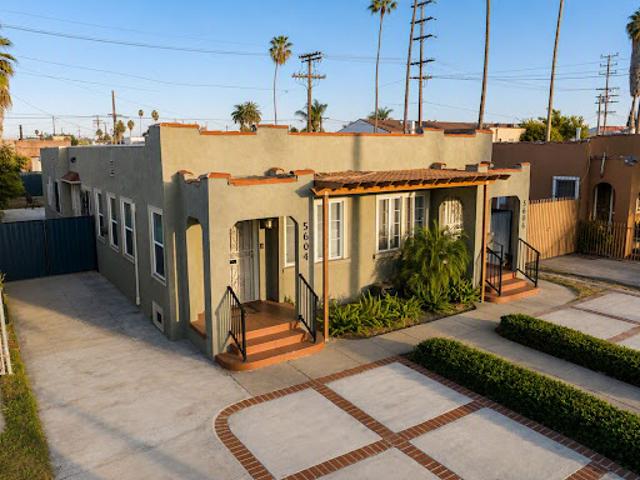 Apartment for sale in Canoga Park, California