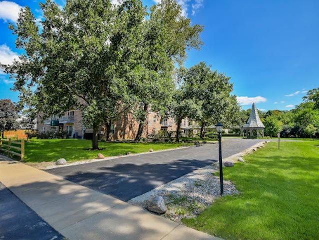 Apartment for sale in Downers Grove, Illinois