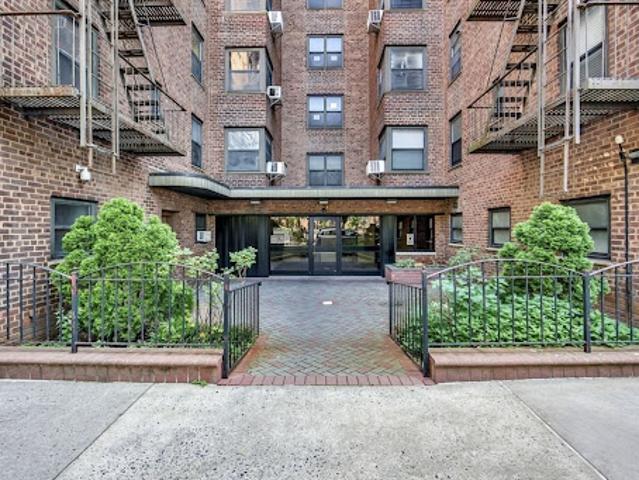 Apartment for sale in Arverne, New York