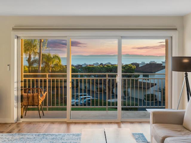 Apartment for sale in Canoga Park, California