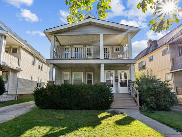 Apartment for sale in Lakewood, Ohio