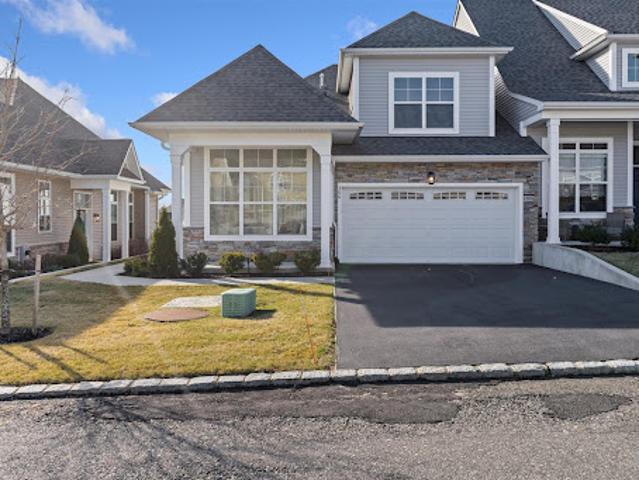 Apartment for sale in Centereach, New York